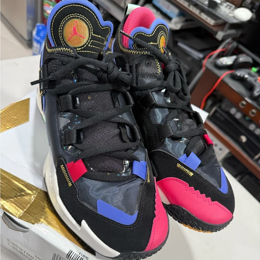 Jordan Why Not .5 Hype Music Black , Pink , White & Blue Size 10 Men New